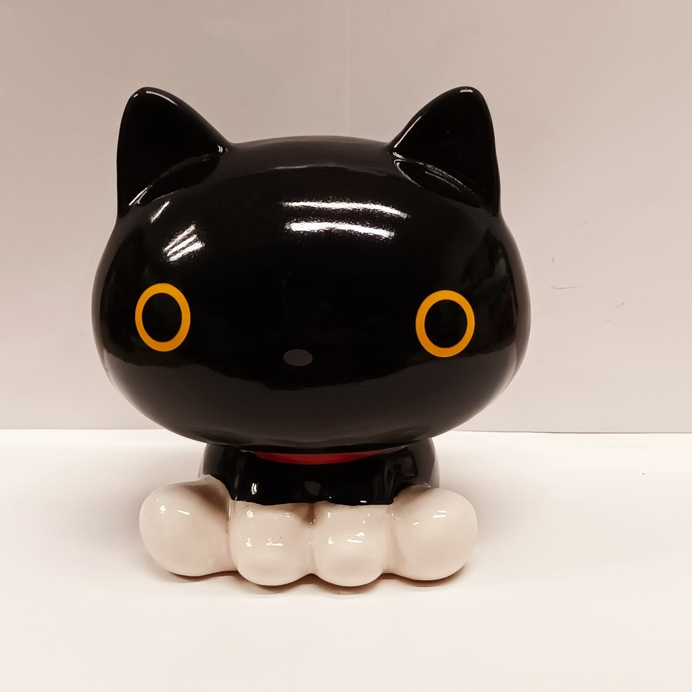 TC-06201  Kutusita Nyanko 靴下貓     錢罌 P1